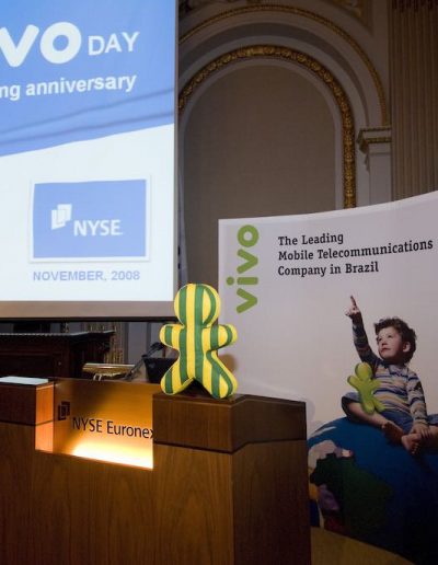 O dia da Vivo na Bolsa de Valores de Nova York (New York Stock Exchange).